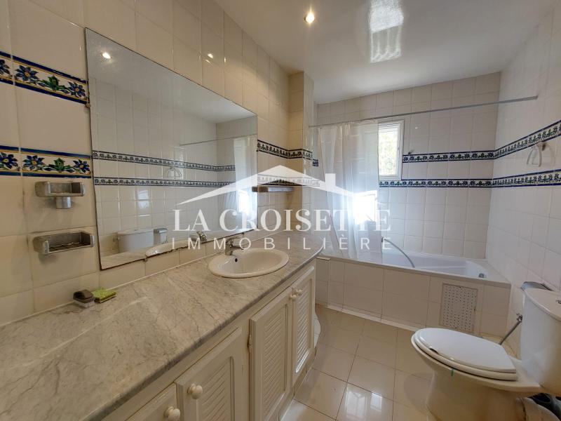 Villa S+4 avec piscine à La Marsa